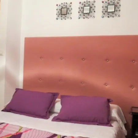 Comet Elvira Apartment