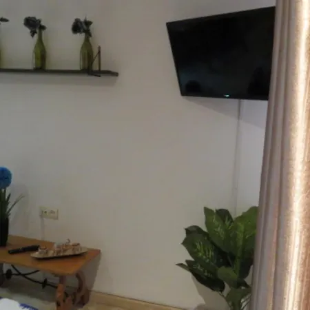 Comet Elvira Apartment