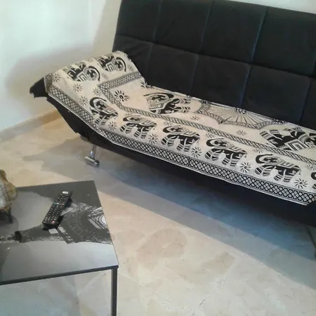 Comet Elvira Apartment